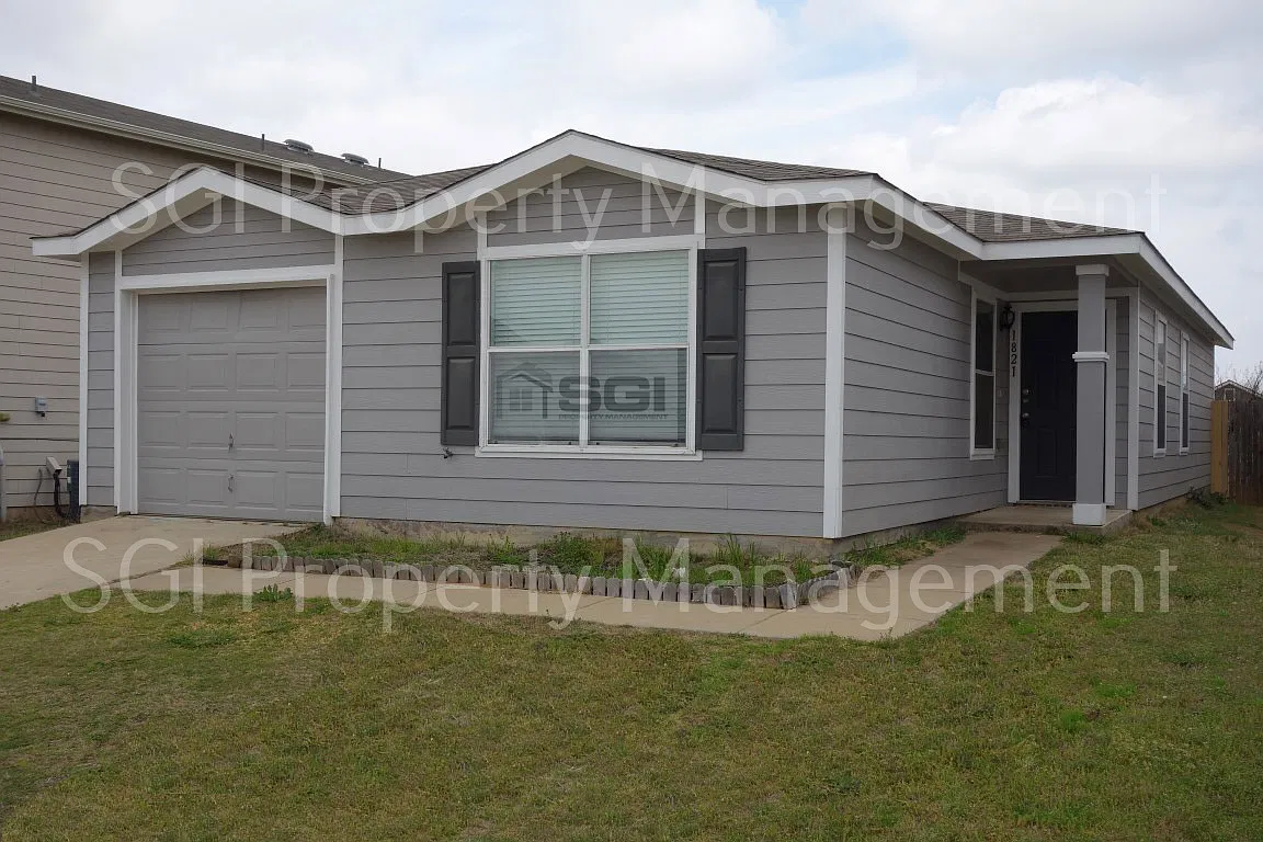 Nice 3 bedroom split floorplan, single level — Photo 2