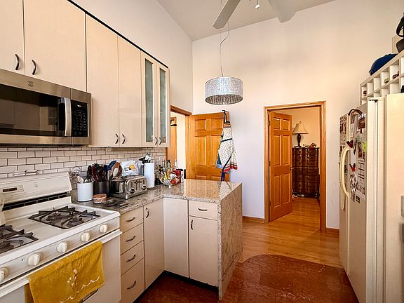 4th image of 2200 W Chicago Ave #1R
