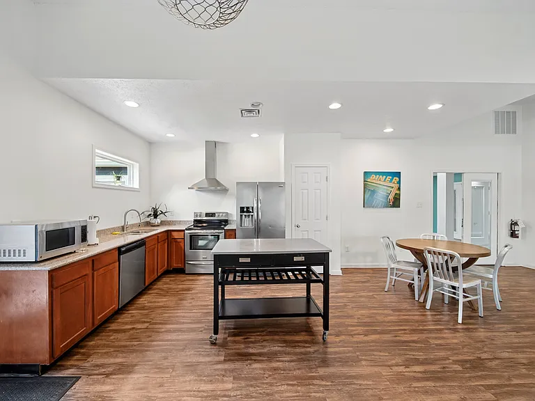 M Club Apartments — Photo 7