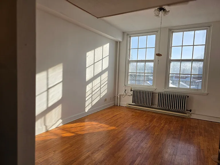 227 W Wapello St — Photo 9
