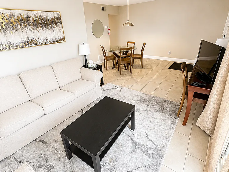 627 Garden Ave #D-2 — Photo 3