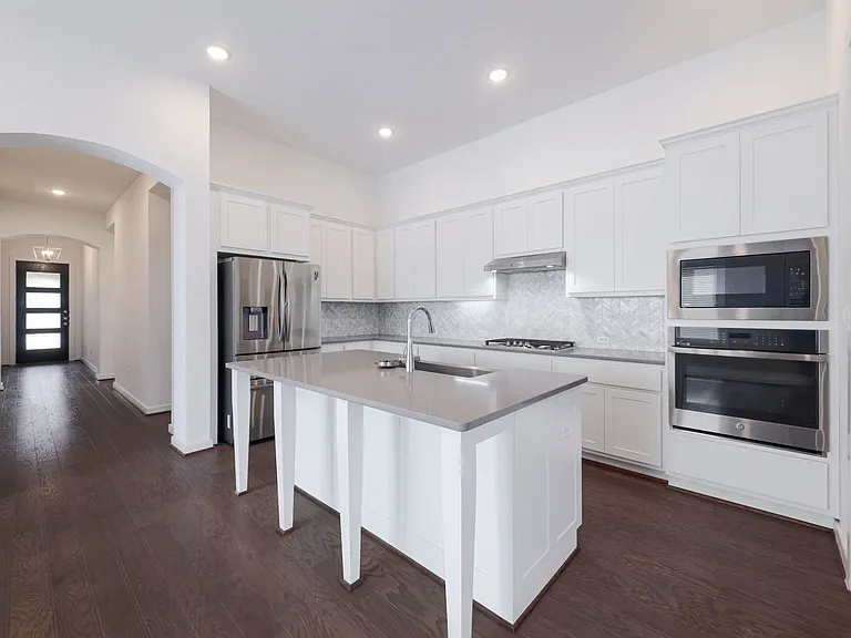 124 Rosebush Dr — Photo 2