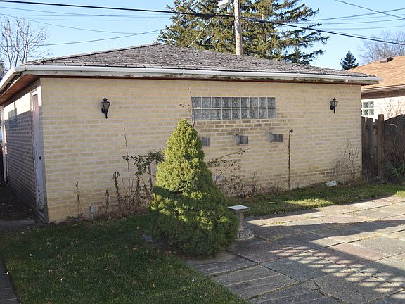 4th image of 5724 N Miltimore Ave