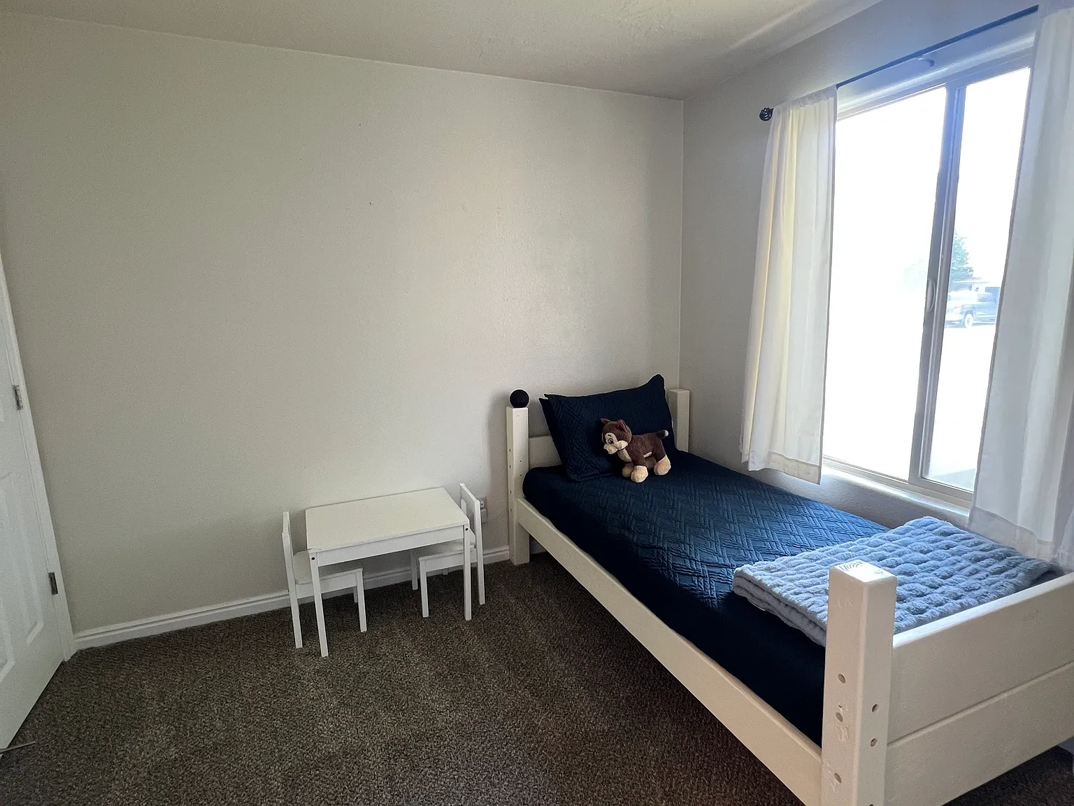 Well Maintained 3 Bedroom Home with a beautiful fenced yard. — Photo 3