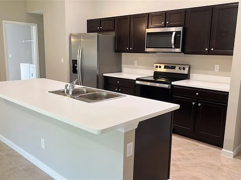 1755 SW Cannon Ave — Photo 3