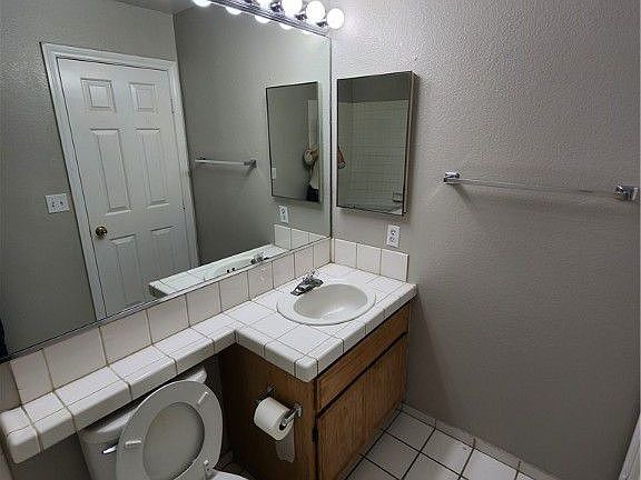 4th image of 1717 Derbyshire Dr