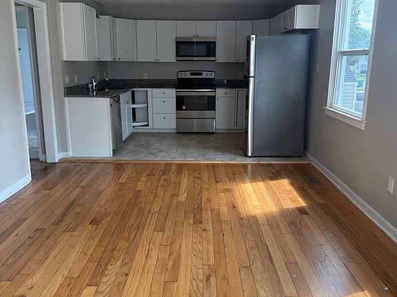 2nd image of 1410 E Thirtyfirst St