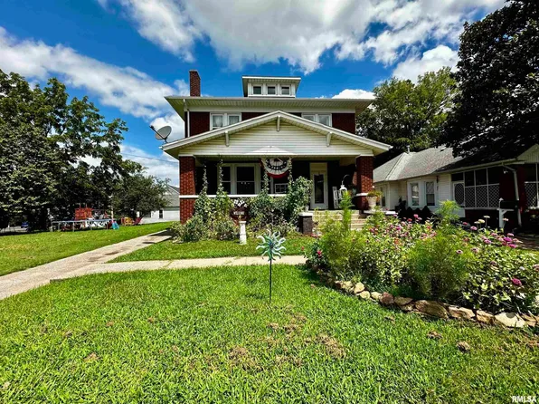 8 E Walnut St, Harrisburg, IL 62946