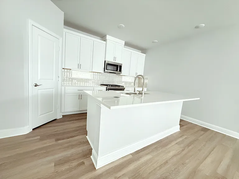 11451 Chepstow Cres — Photo 9