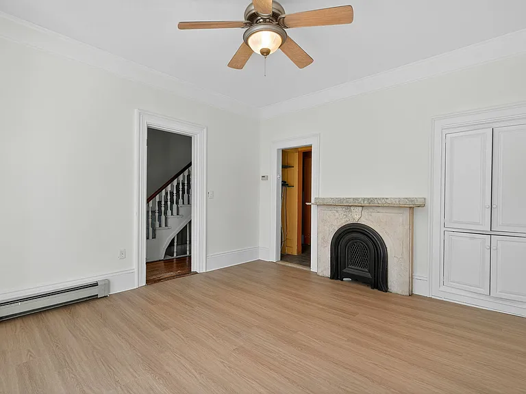 404 E 7th St #0 — Photo 3