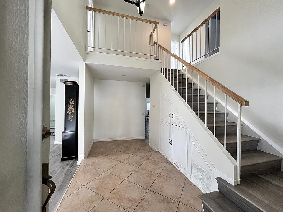 1657 Meadow Glen Rd — Photo 3