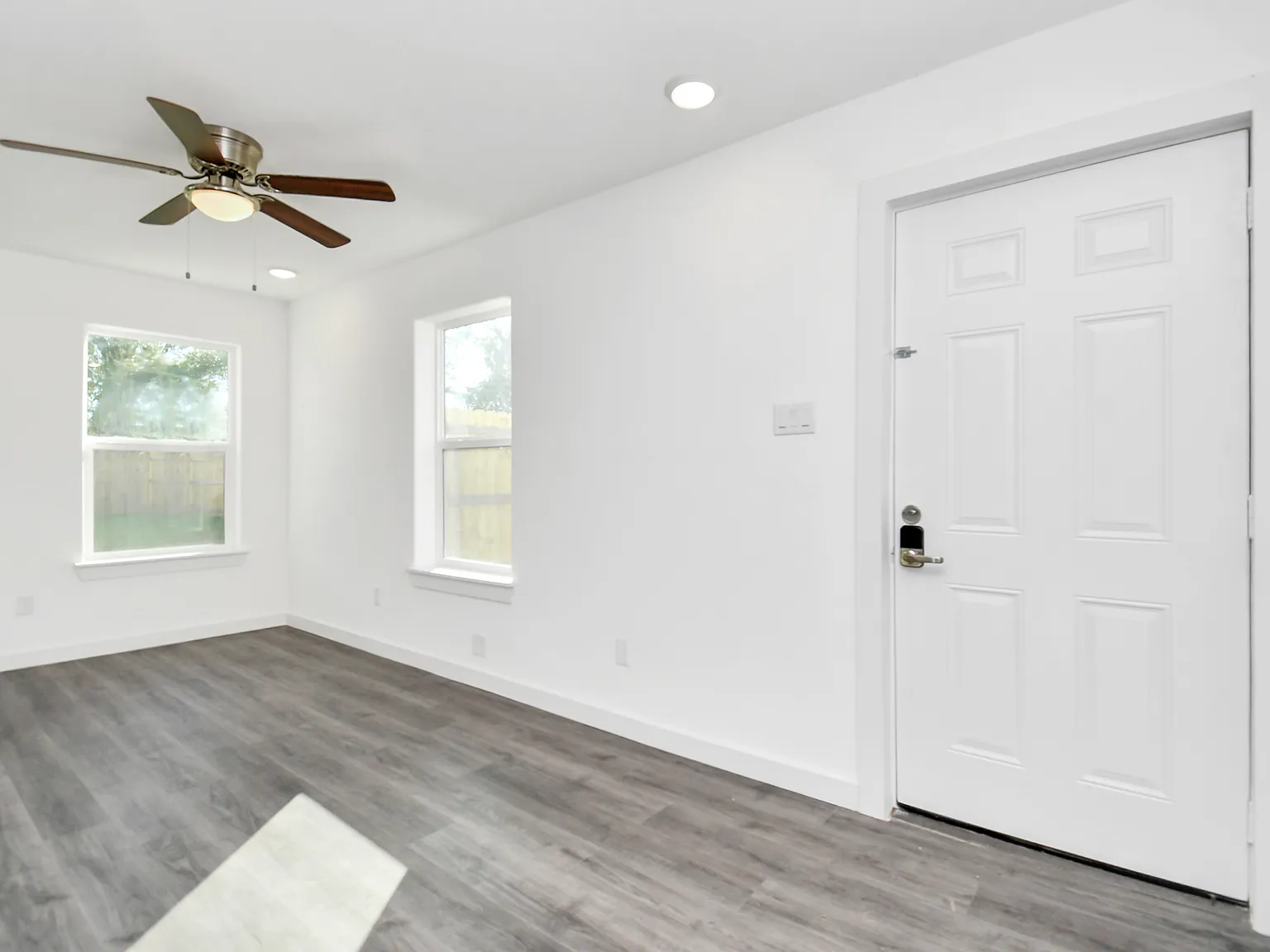 6303 Sandra St — Photo 4