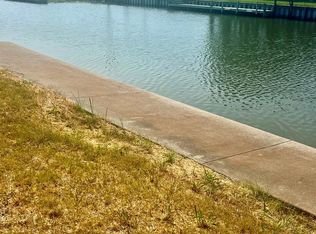 61 Channelview Rd, Rockport, TX 78382