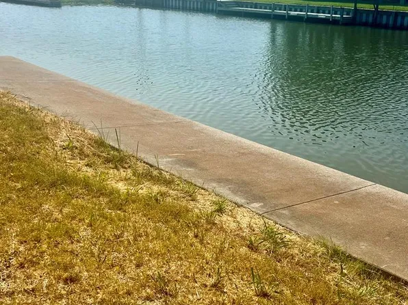 61 Channelview Rd, Rockport, TX 78382