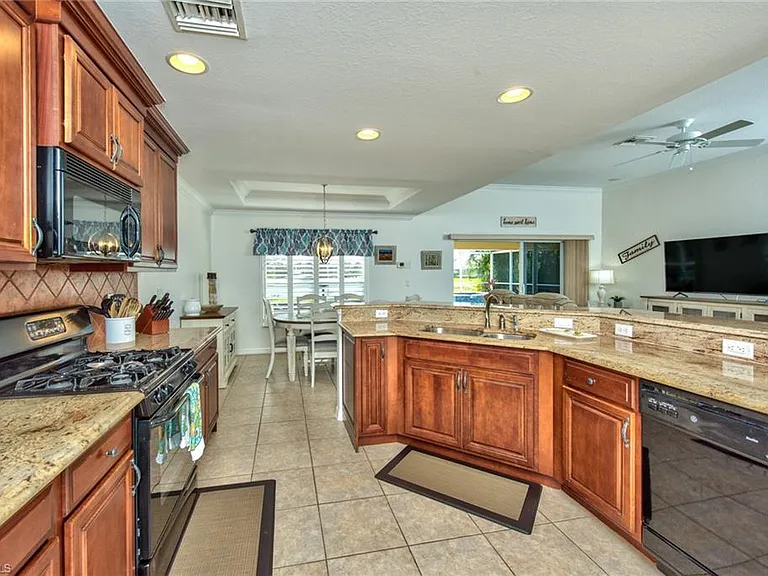 9051 Astonia Way — Photo 9