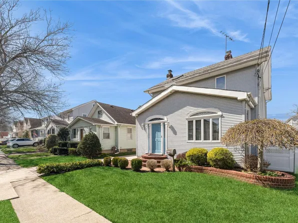19 S 18th Street, New Hyde Park, NY 11040