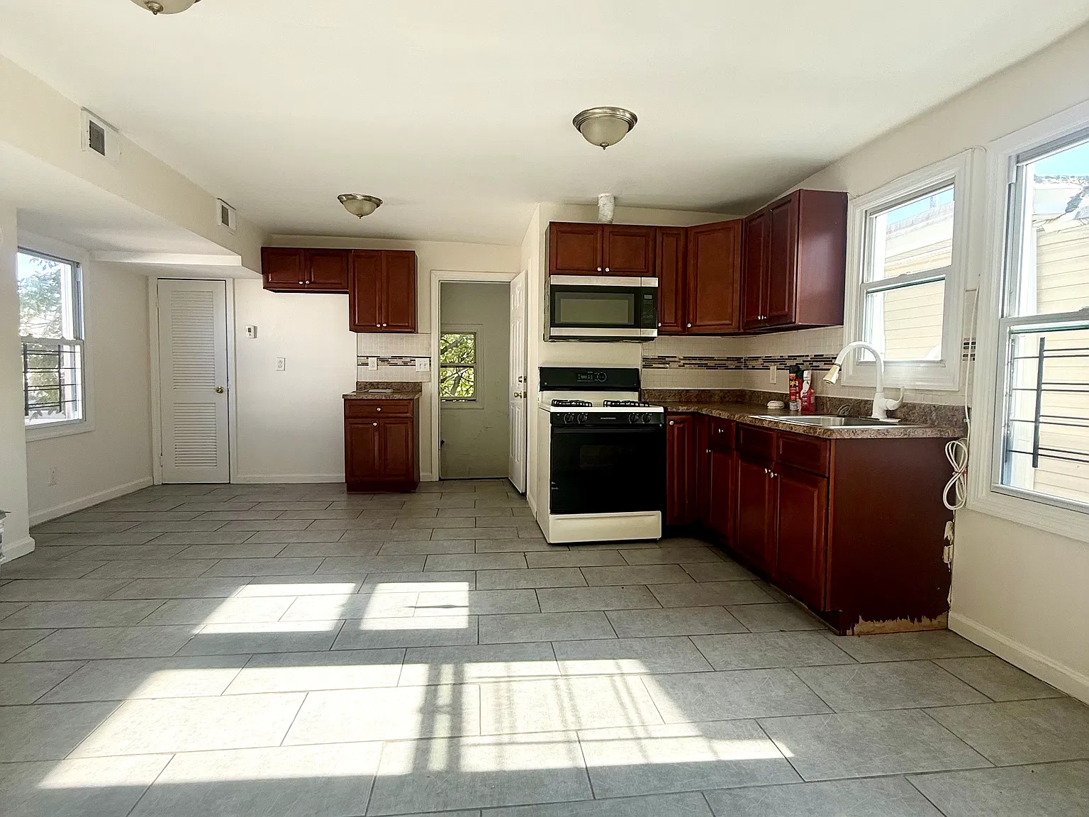 2 bed, $1,850 — Photo 2