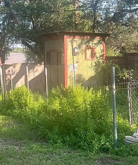 chicken coop is avalible to use. It is well built and has a separate fenced area in the back of the yard.