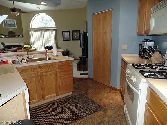 3rd image of 204 S Aspen Ct Unit 3