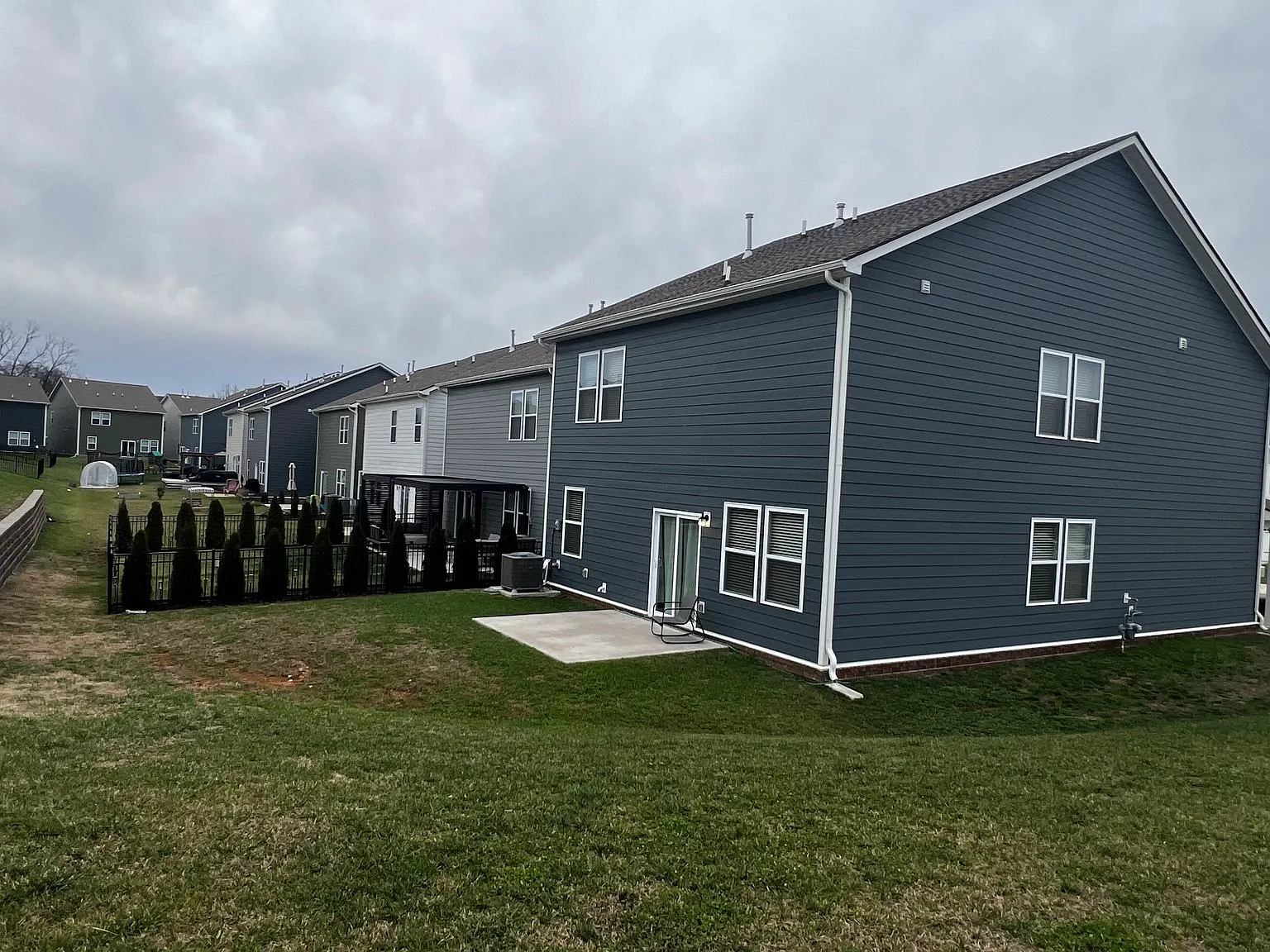 5 bed, 2560 sqft, $2,695 — Photo 4