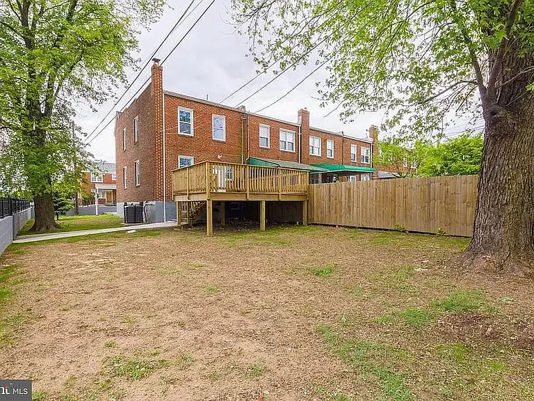 837 Tolna St — Photo 20