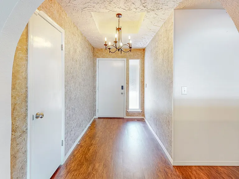 4004 S Maple Ave — Photo 11
