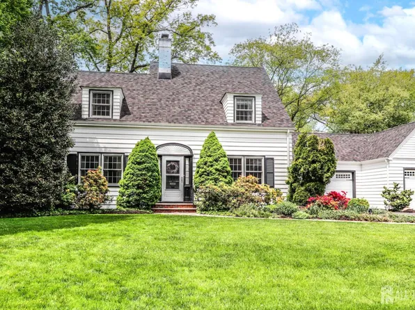 7 Crest Rd, New Brunswick, NJ 08901