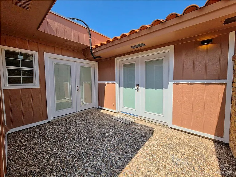 900 E Dallas Ave #UT3 — Photo 17