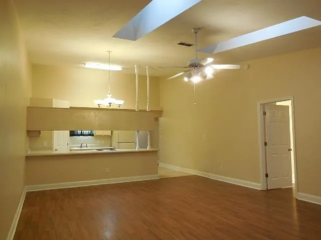 2939 Royal Palm Way — Photo 6