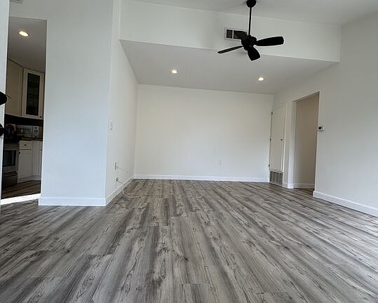 3rd image of 26707 Oak Crossing Rd Unit A