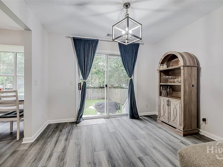 110 Embassy Ct — Photo 12