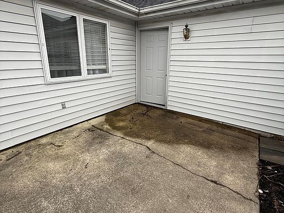 4th image of 4425 N Wheeling Ave