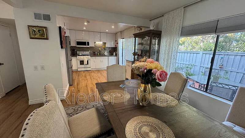 3 bed, 2.5 bath, 1480 sqft, $5,000 — Photo 3