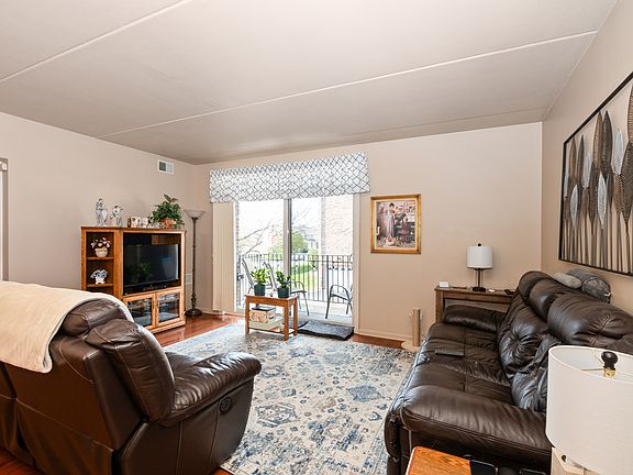 3rd image of 5105 Deblin Ln APT 2D