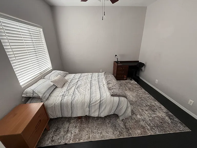 1135 E 8th St #1 — Photo 28