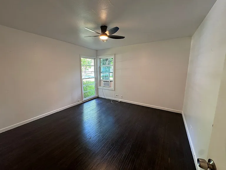 402 N Jefferson St — Photo 11