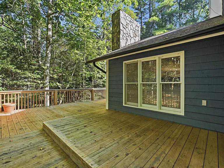 2726 Pheasant Run St — Photo 18