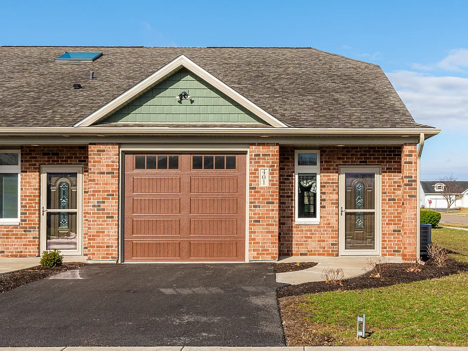 101 Cobblestone Ct #101