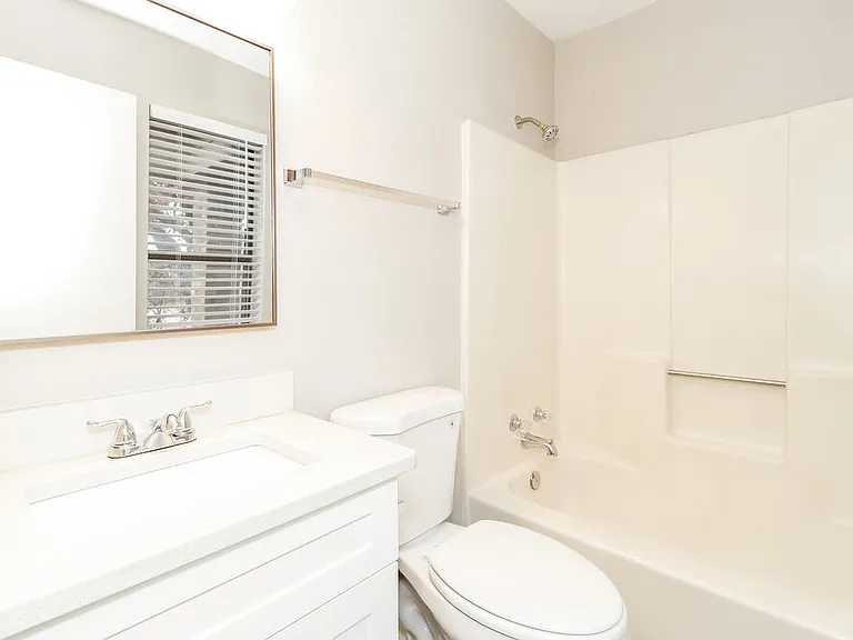 721 Oak Grove Ln — Photo 14