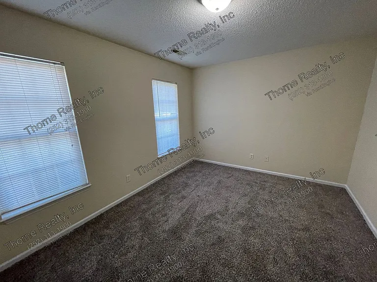 2256 Sherwood Ave — Photo 3