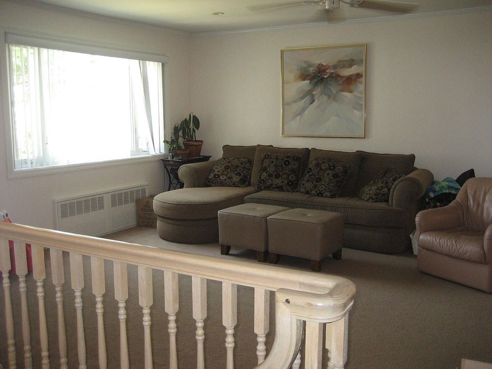 2nd image of 1582 Bell Blvd #2
