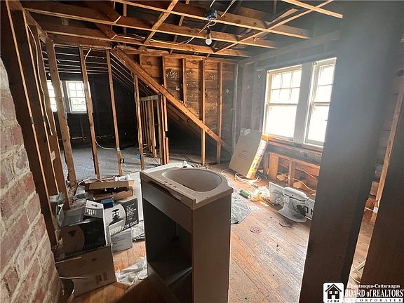 4th image of 395 Fairmount Ave
