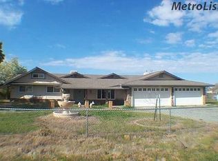 24183 N Suttenfield Rd, Acampo, CA 95220