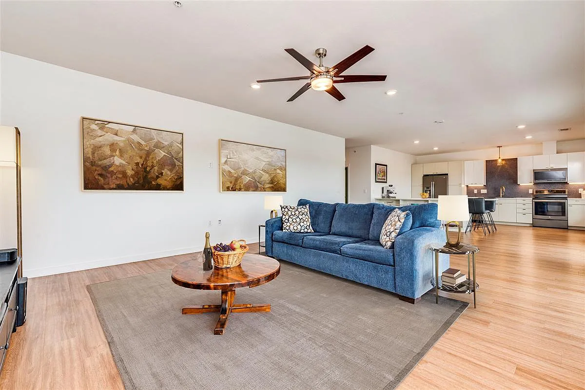 2 bed, 1663 sqft, $2,700 — Photo 2
