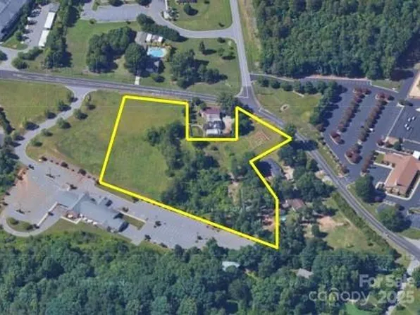 950 29th Ave NE, Hickory, NC 28601