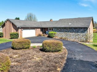 103 April Ln, Vinton, VA 24179