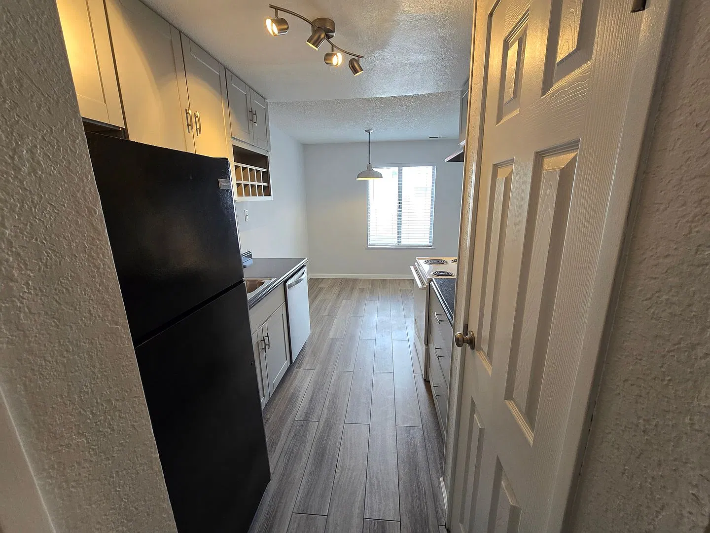 Updated Condo for Easy, Modern Living. — Photo 4