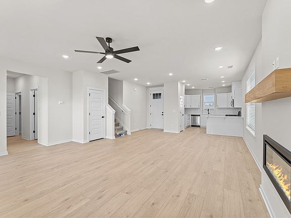 4th image of 2743 Relaxation Ave