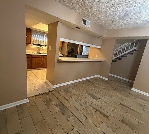 5th image of 80 Stanton Hall Dr