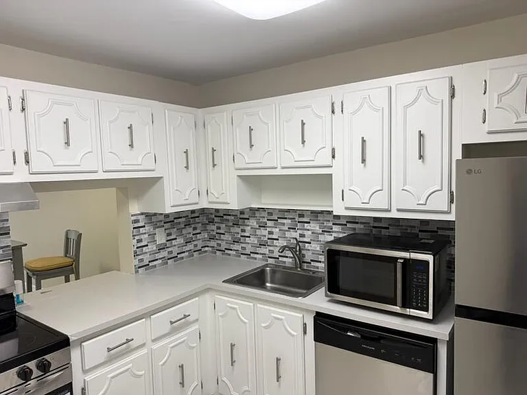 3000 Riverside Dr #201-1 — Photo 2
